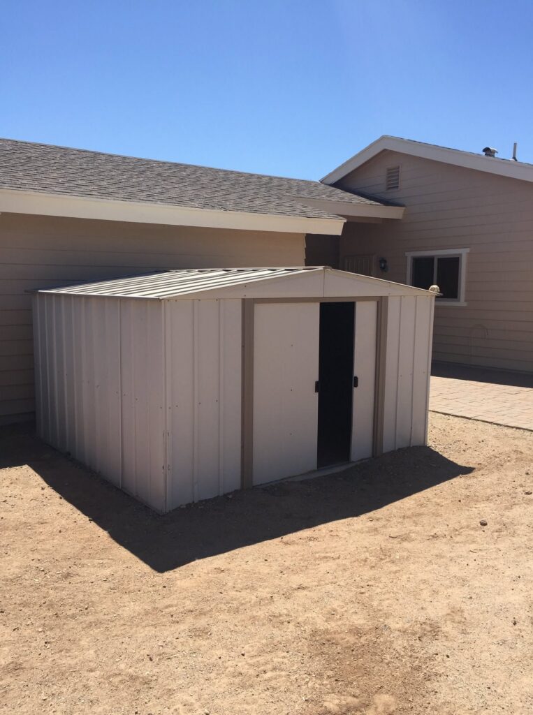 A picture of a metal shed that Vista Clean Junk Removal is going to remove in Tucson, AZ